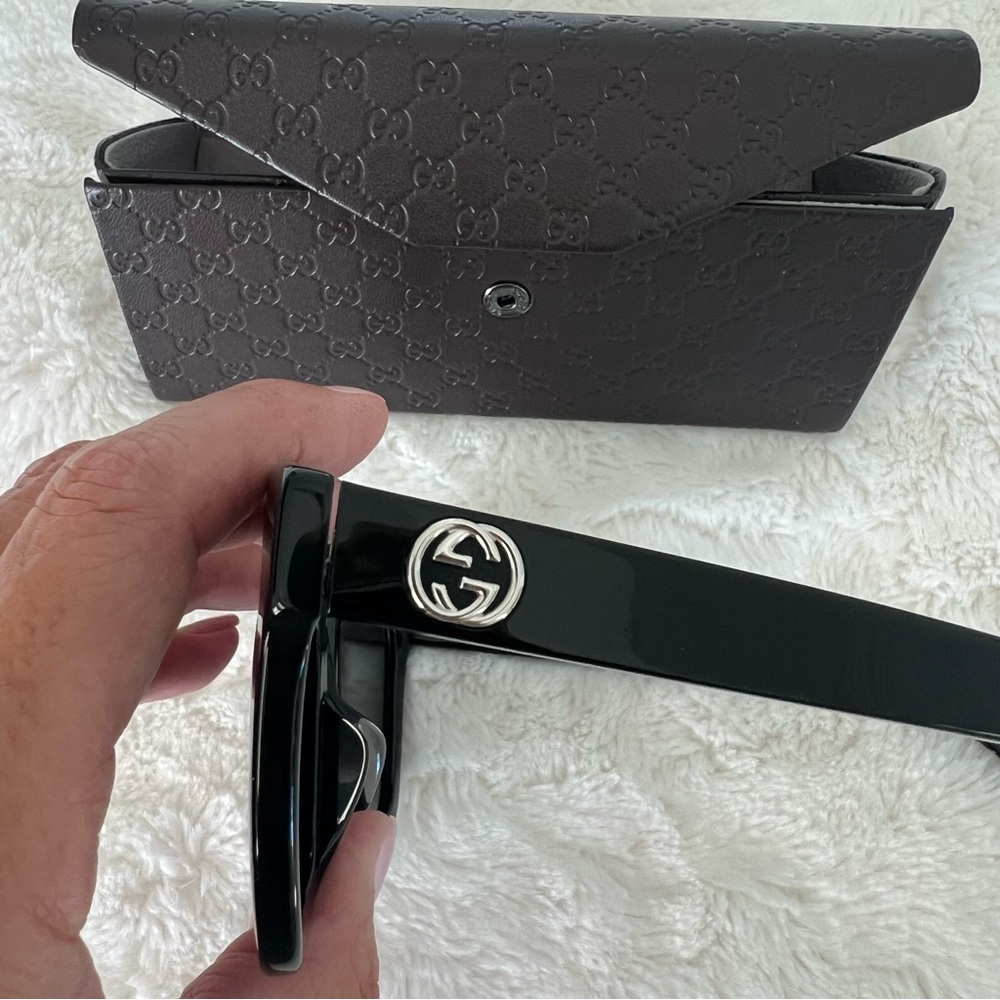 Gucci Black Sunglasses with Tiger - Picture 4 of 6